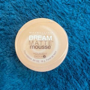 Maybelline Dream Matte Mousse Medium Beige  Medium 3